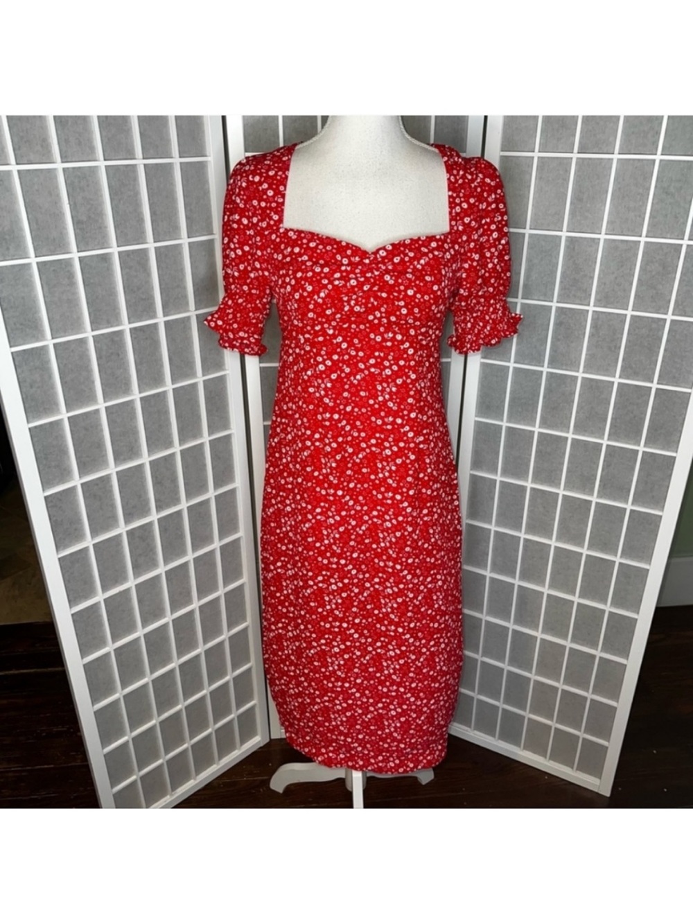 ✅ Red Floral Midi Dress with Sweetheart Neckline
